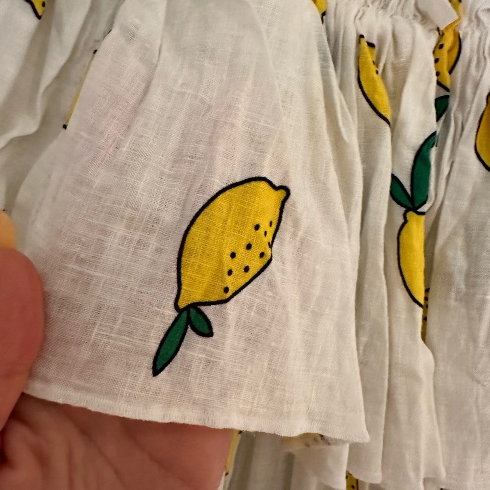Gil Hurgel lemons dress off the shoulder - Picture 6 of 13
